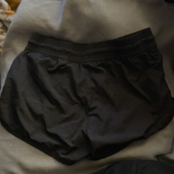 H&M Running/Work Out Shorts - Picture 4 of 4